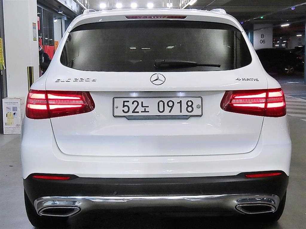 Mercedes Benz GLC Class - Vista 5