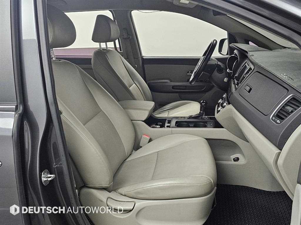 KIA Carnival - Vista 10