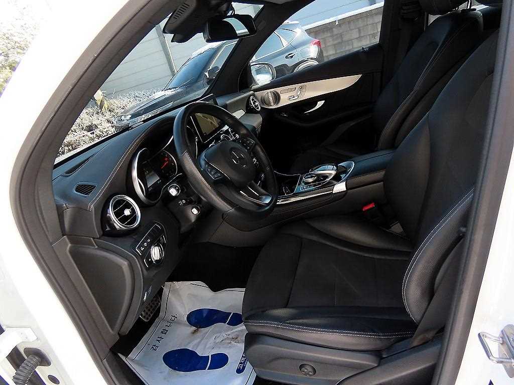 Mercedes Benz GLC Class - Vista 5