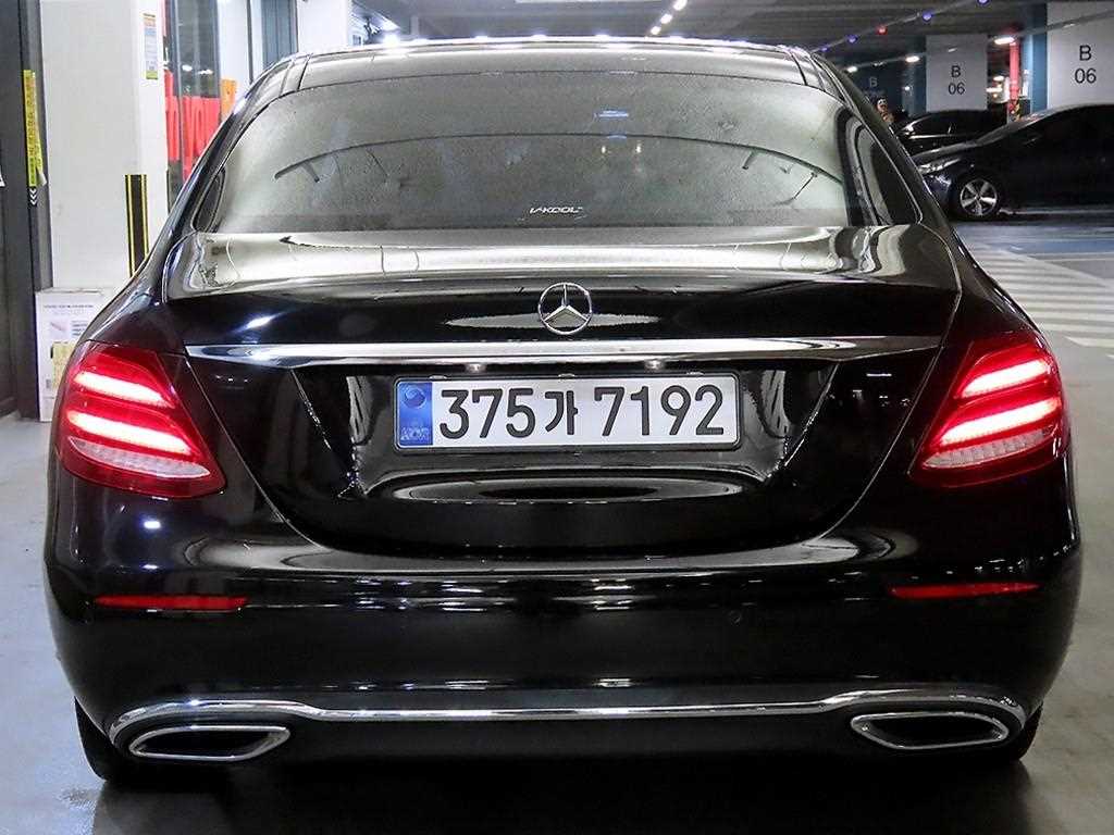 Mercedes Benz E class - Vista 6