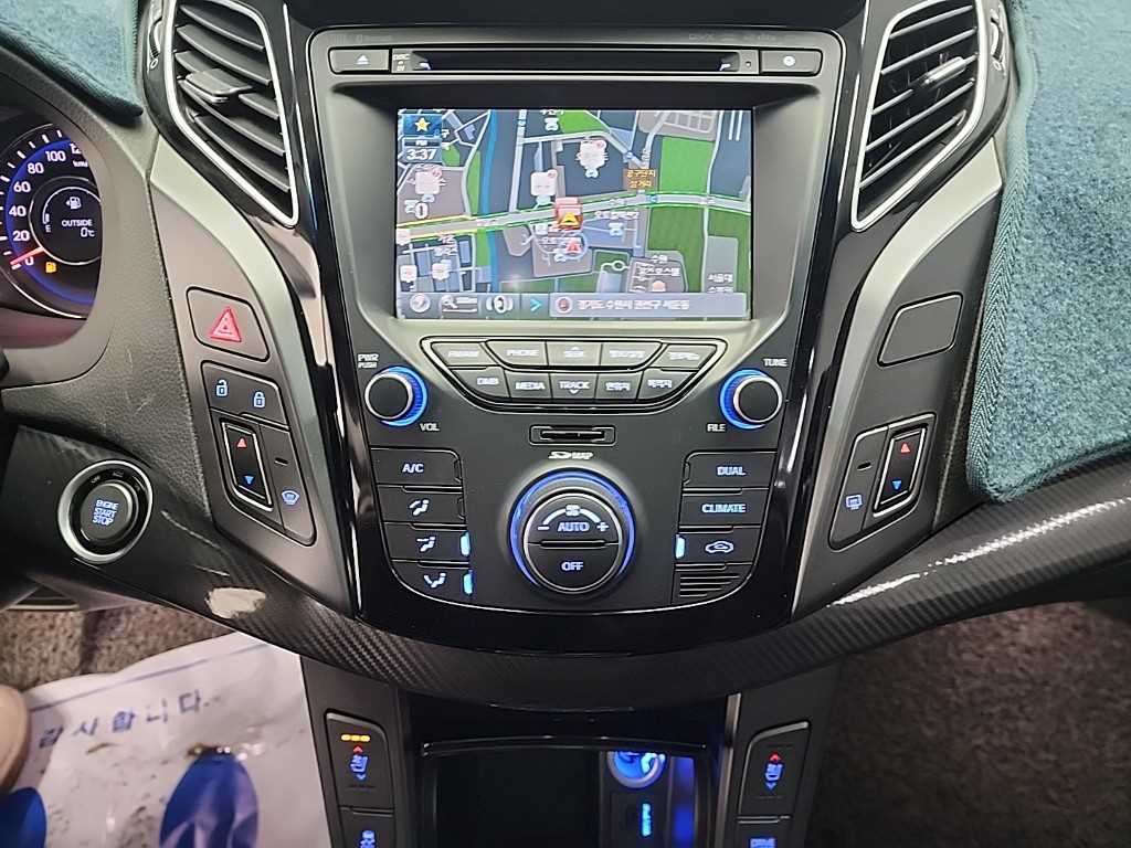 HYUNDAI i40 - Vista 10