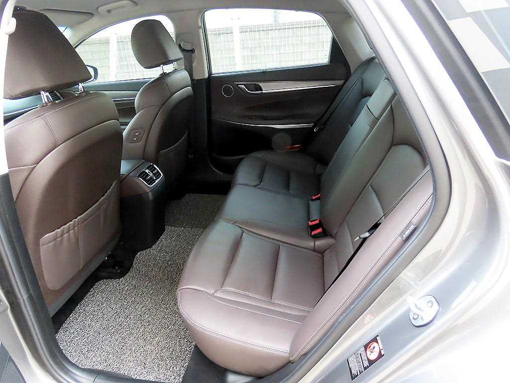 HYUNDAI Grandeur - Vista 6