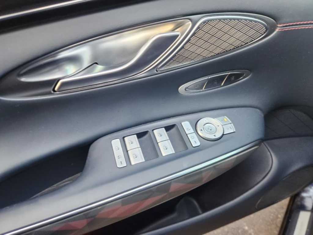 Genesis GV70 - Vista 11