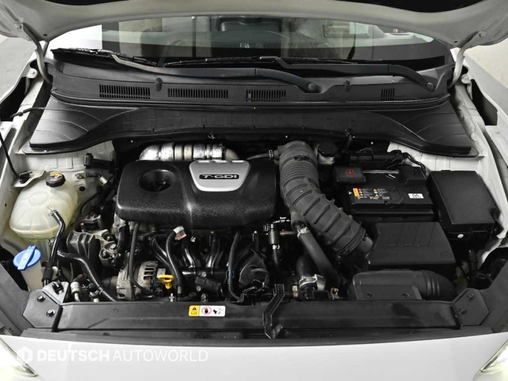 HYUNDAI Kona - Vista 6