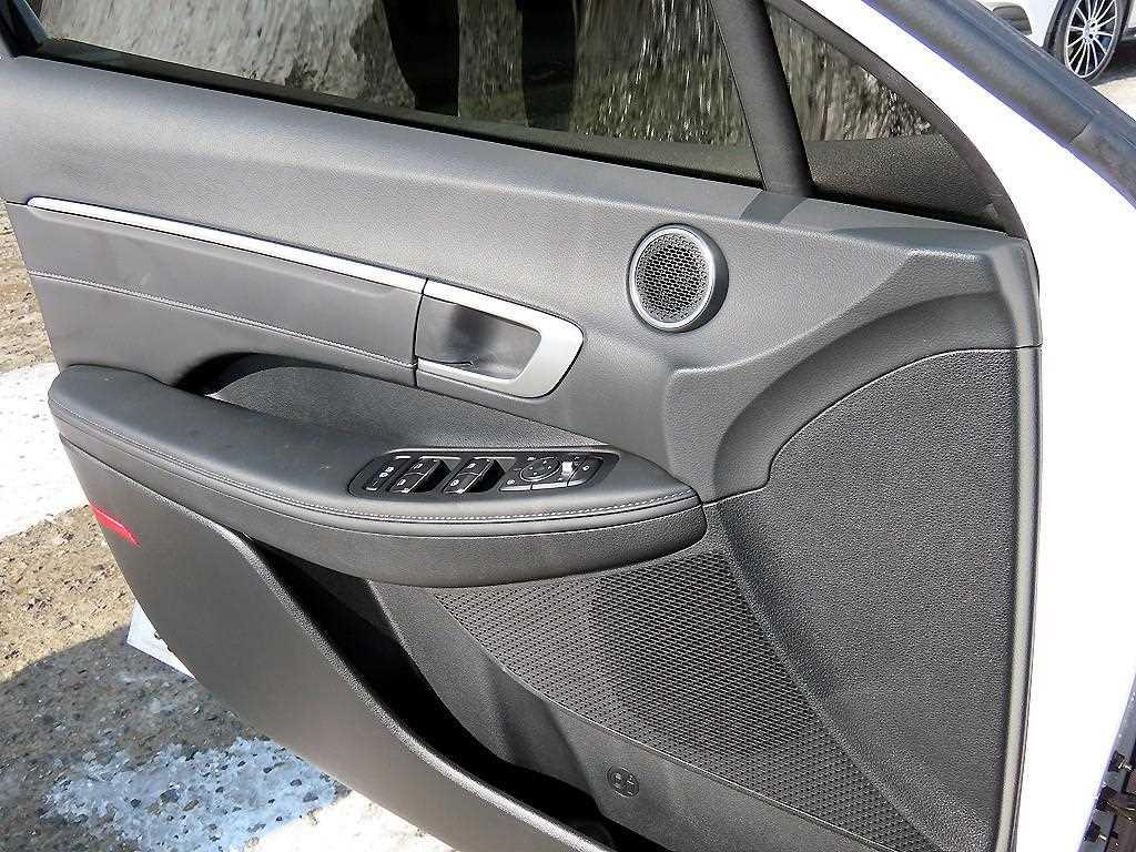 HYUNDAI Sonata - Vista 11