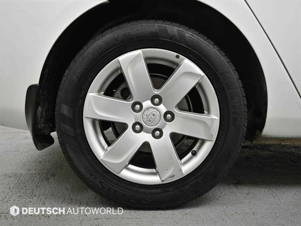 KIA Carens - Vista 5