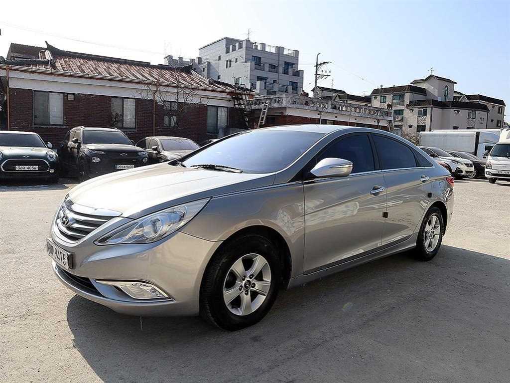 HYUNDAI Sonata - Vista 2