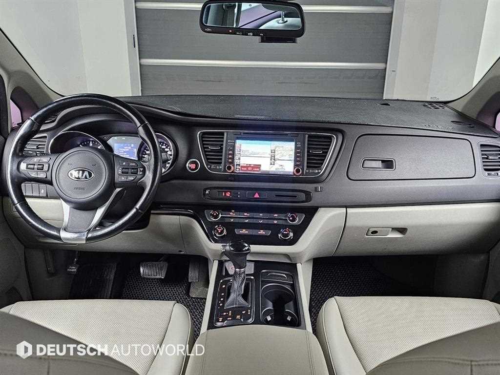 KIA Carnival - Vista 7