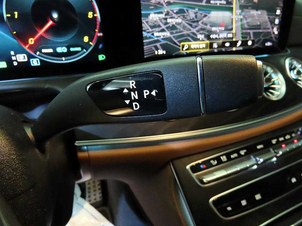 Mercedes Benz E class - Vista 12