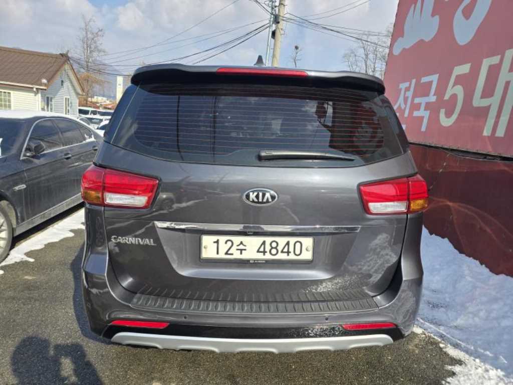 KIA Carnival - Vista 5