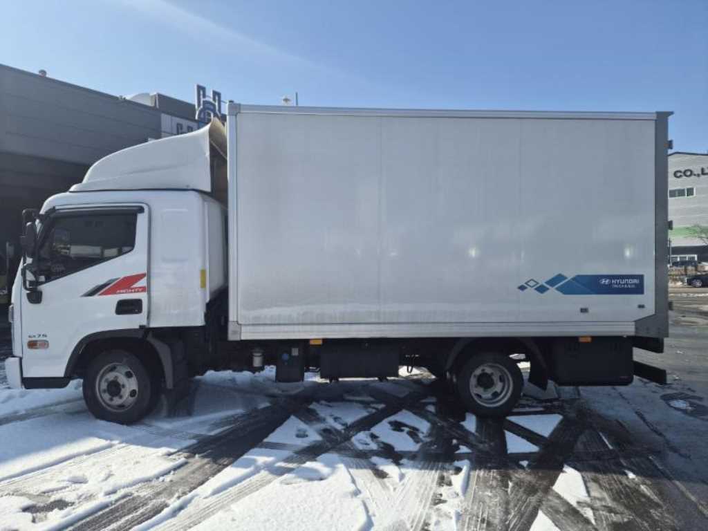 medium and large cargo truck - Vista 5