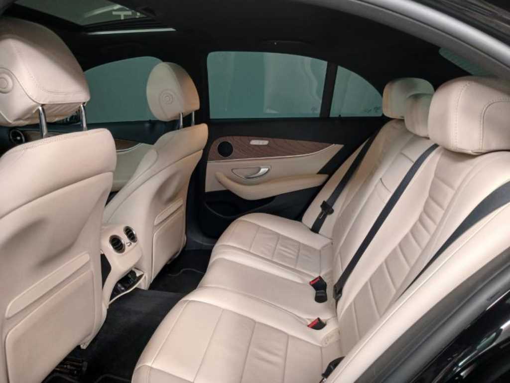 Mercedes Benz E class - Vista 8