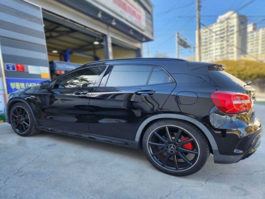 Mercedes Benz GLA Class - Vista 4