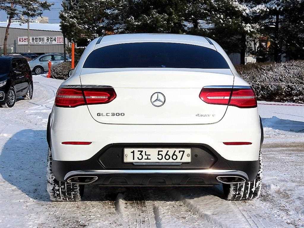 Mercedes Benz GLC Class - Vista 4