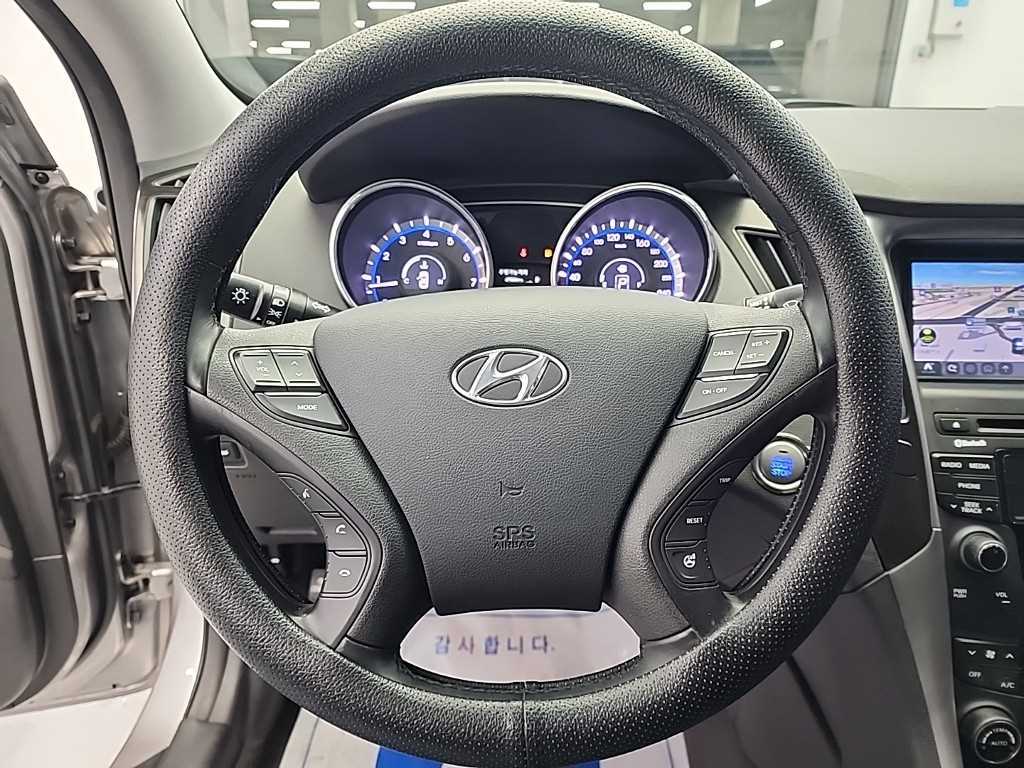 HYUNDAI Sonata - Vista 9