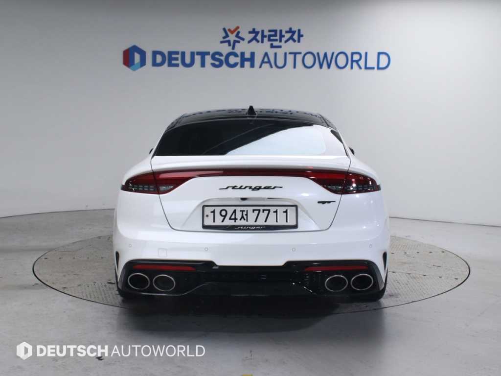 KIA Stinger - Vista 4