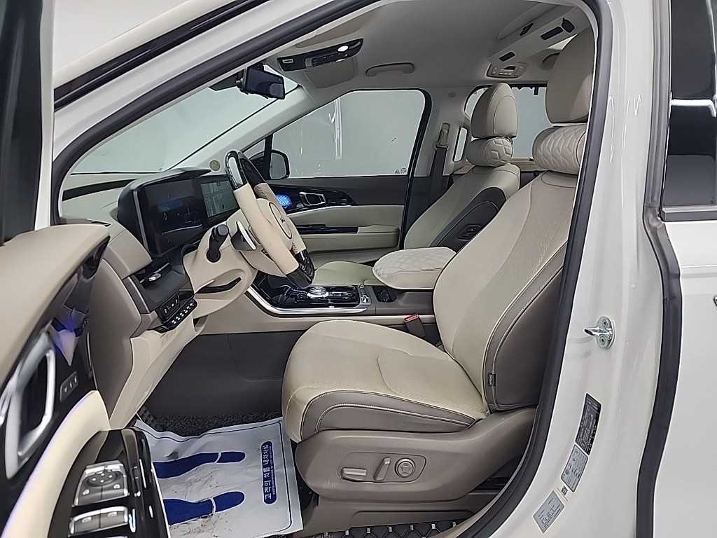 KIA Carnival - Vista 11
