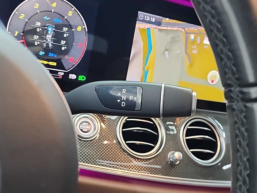 Mercedes Benz E class - Vista 8