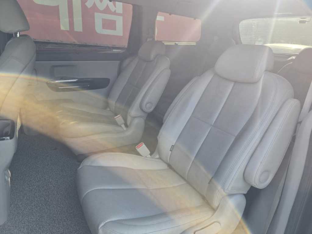 KIA Carnival 2015 Gris - Importación desde Corea - HF Imports Iquique - Foto 13