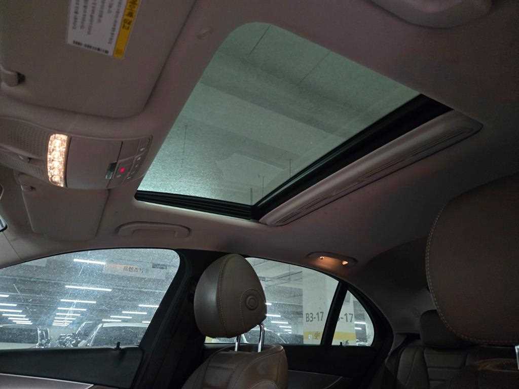 Mercedes Benz E class - Vista 7