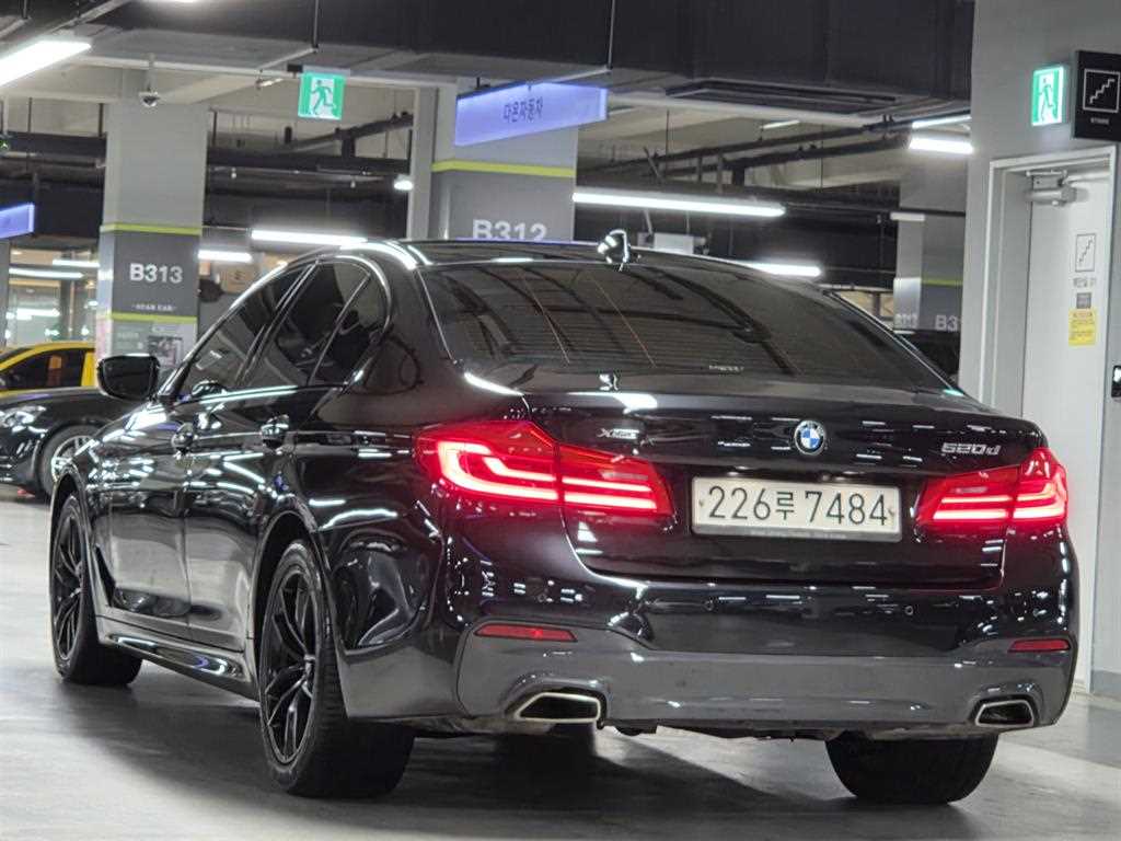 BMW 5 Series - Vista 4