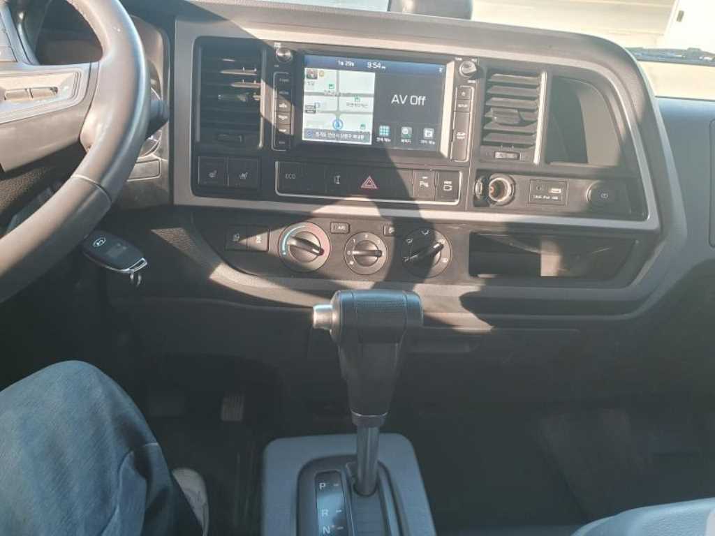 medium and large cargo truck - Vista 9