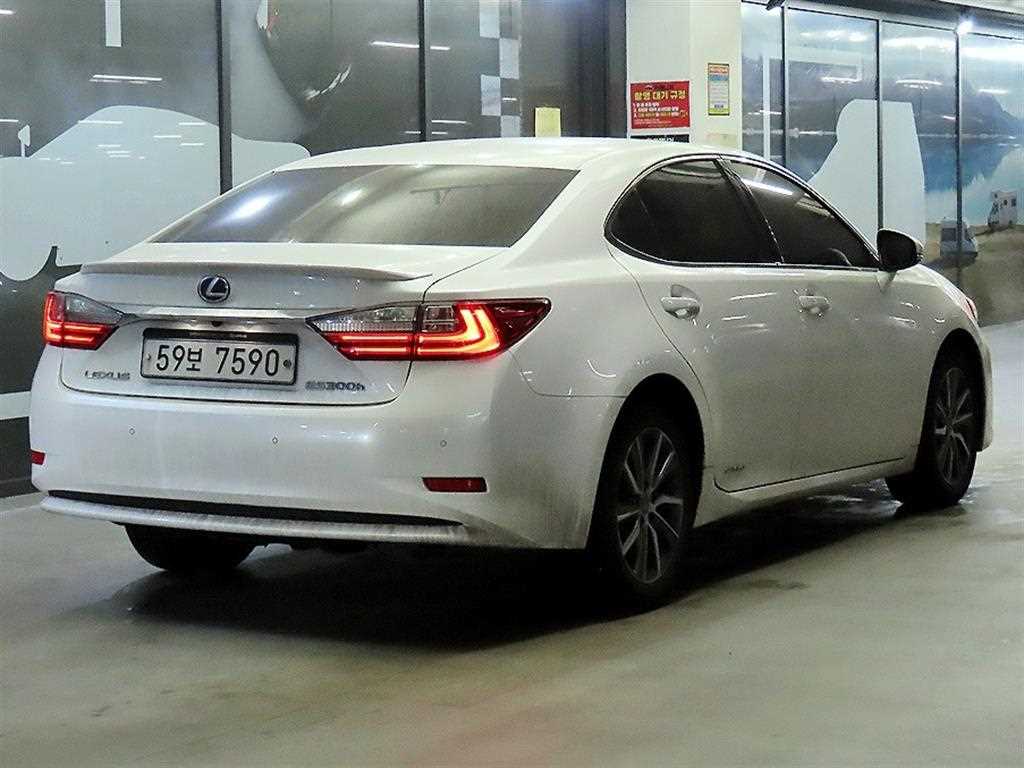 Lexus ES - Vista 4
