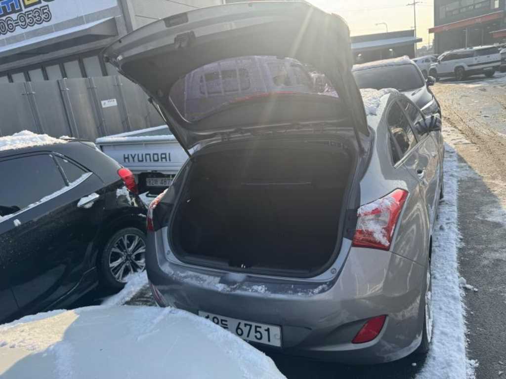 HYUNDAI i30 - Vista 3