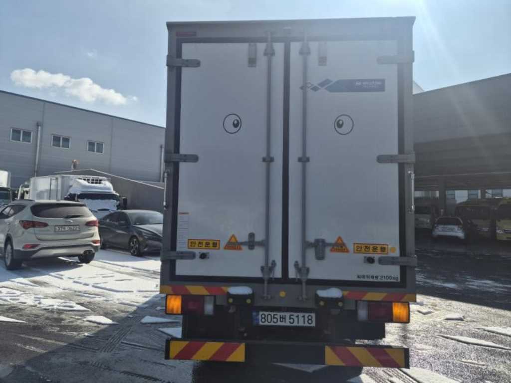 medium and large cargo truck - Vista 7