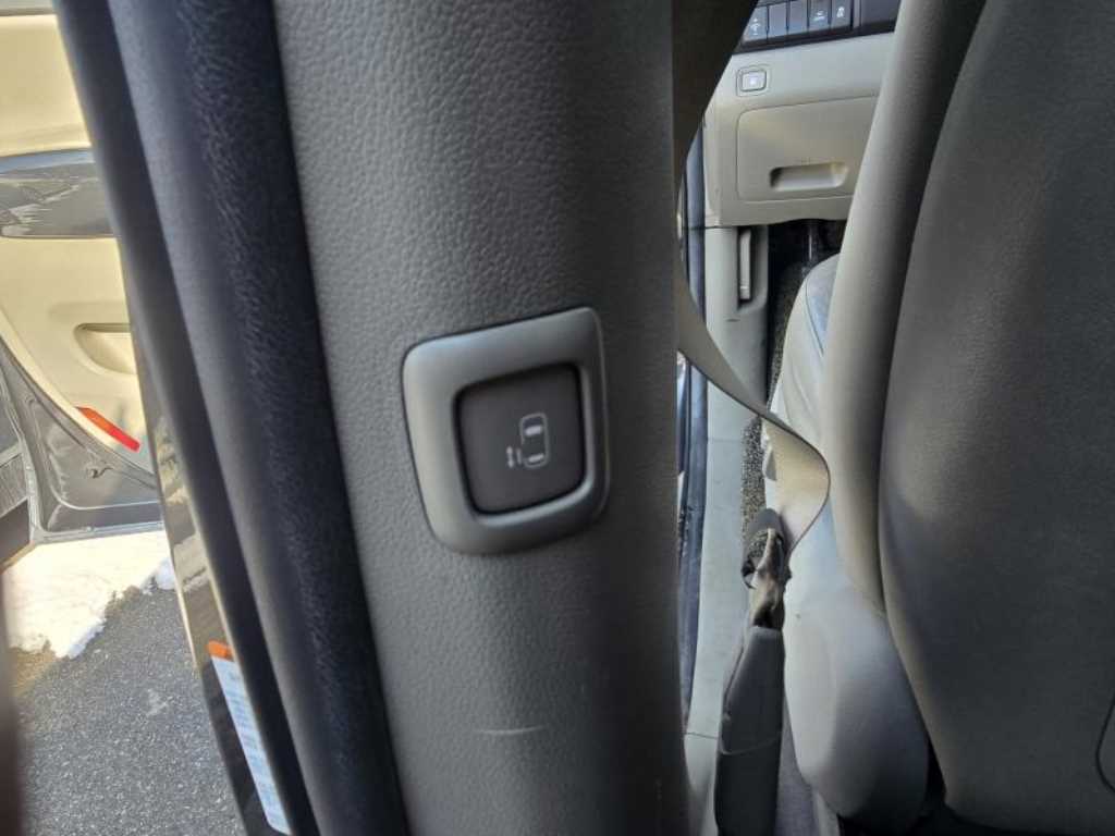 KIA Carnival - Vista 12