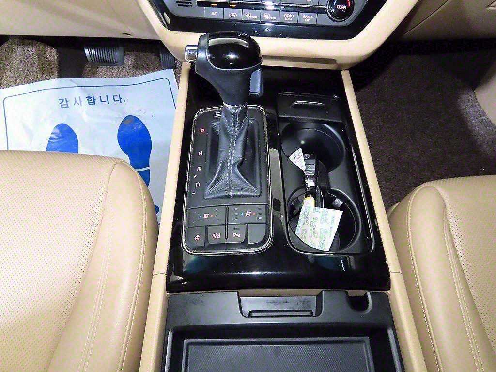 KIA Carnival - Vista 11