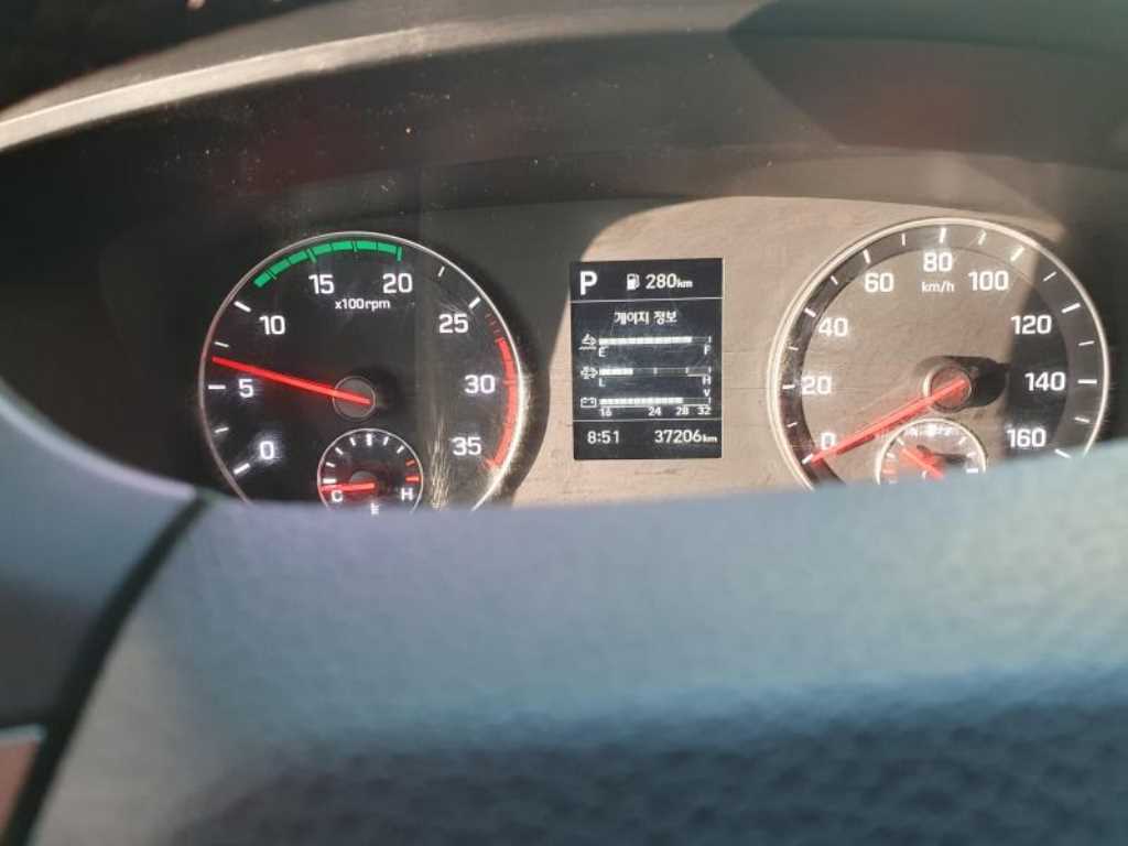 medium and large cargo truck - Vista 6