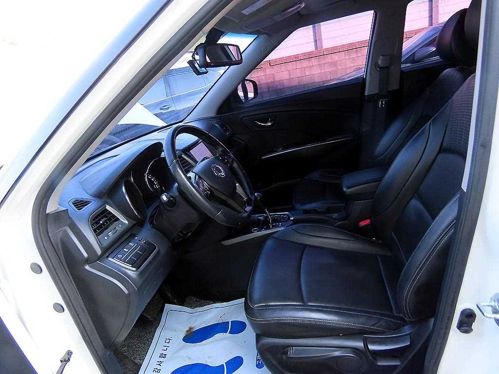 Ssangyong Tivoli - Vista 5