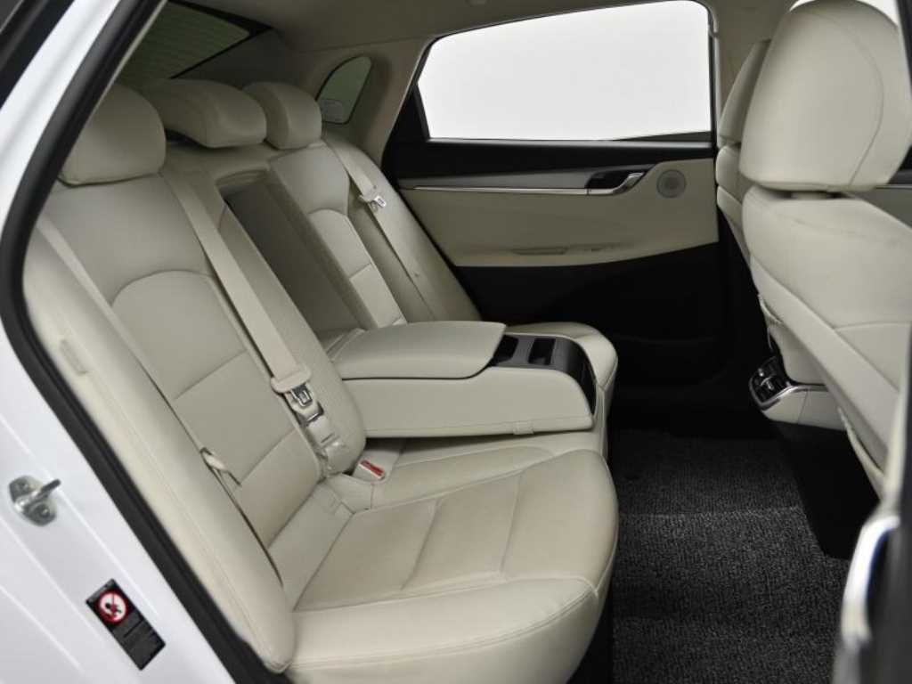 HYUNDAI Grandeur - Vista 12