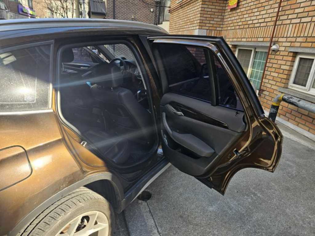 BMW X1 2011 Café - Importación desde Corea - HF Imports Iquique - Foto 16