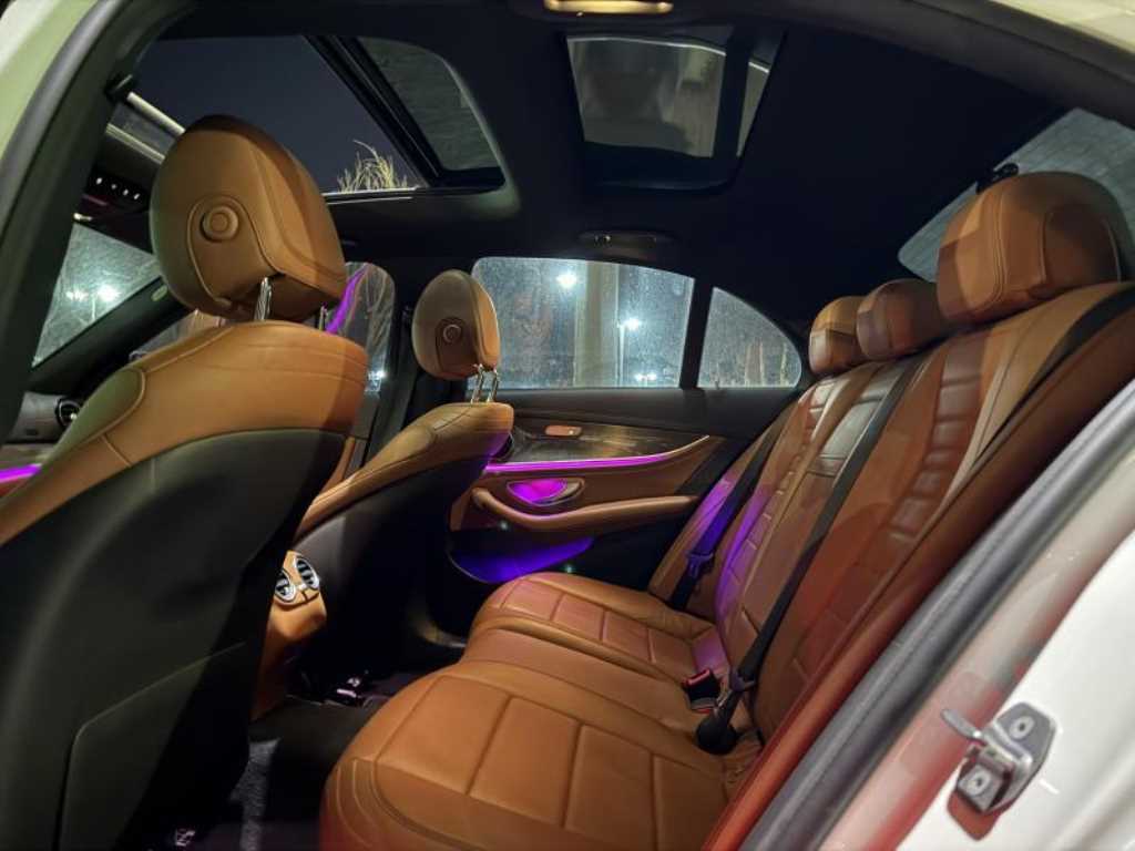 Mercedes Benz E class - Vista 7