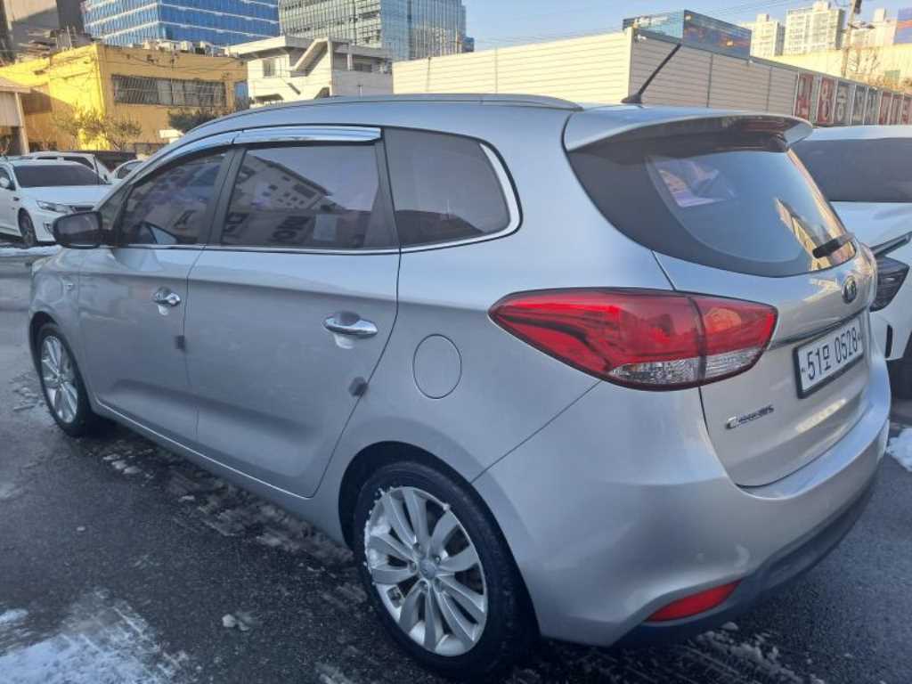 KIA Carens - Vista 5