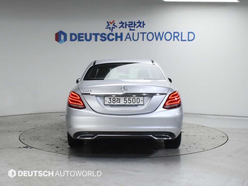 Mercedes Benz C Class - Vista 4