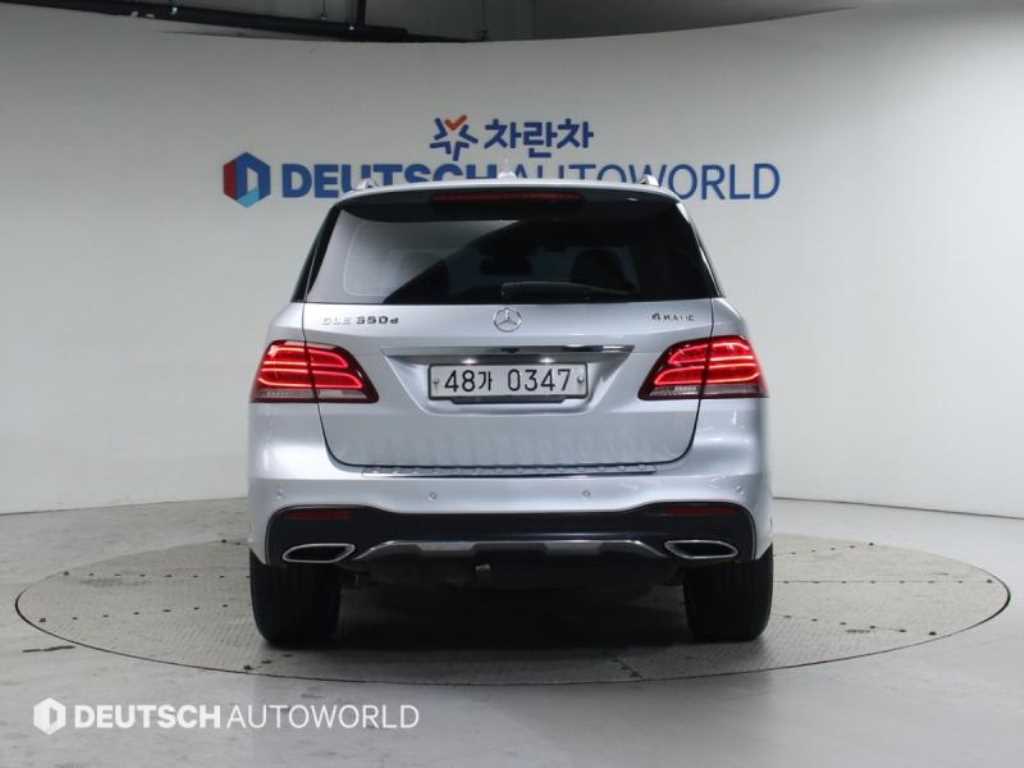 Mercedes Benz GLE Class - Vista 4