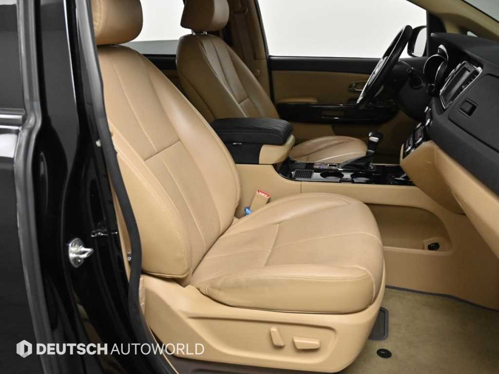 KIA Carnival - Vista 10