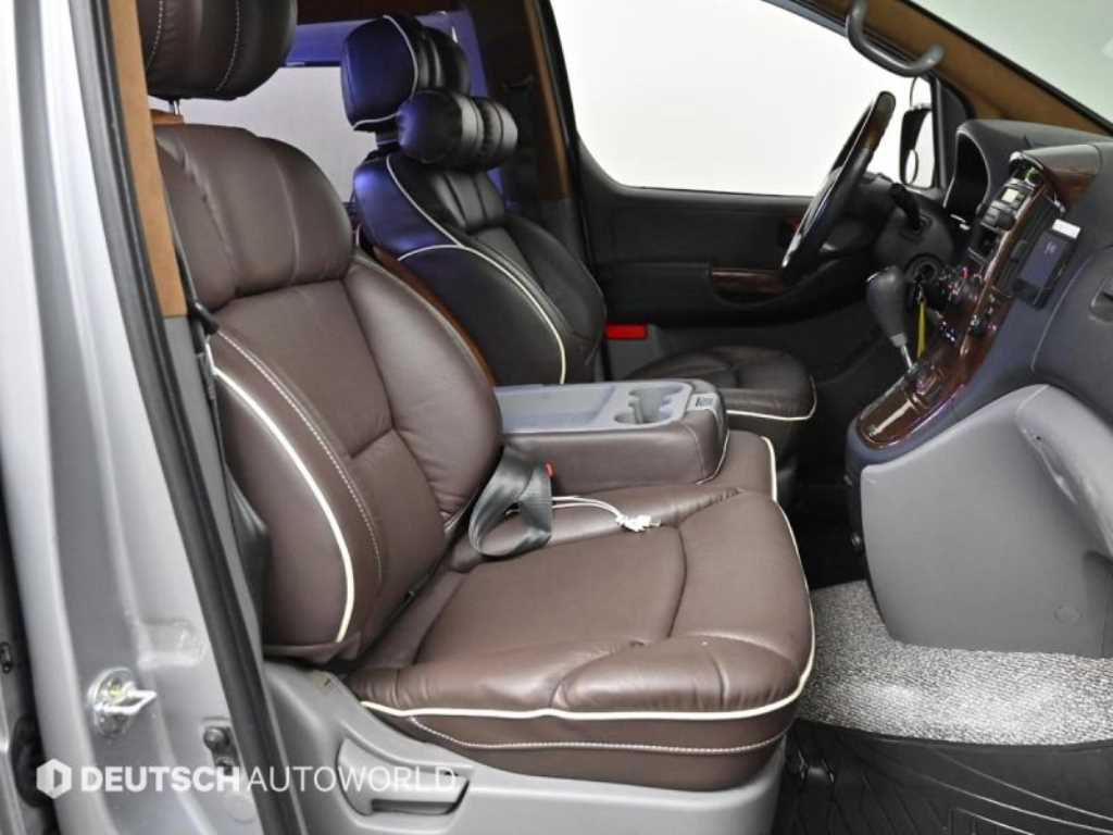 HYUNDAI Starex - Vista 10