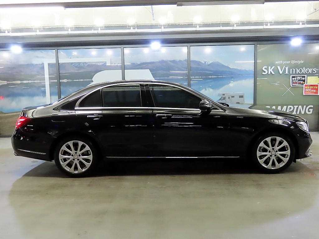 Mercedes Benz E class - Vista 4