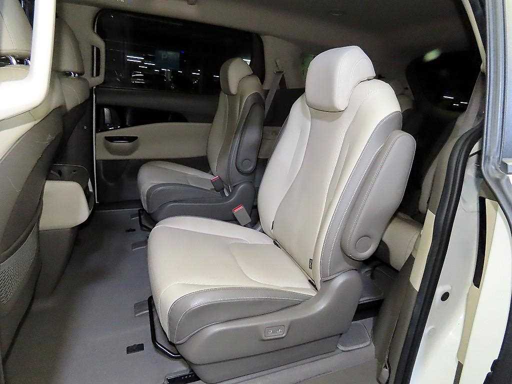KIA Carnival - Vista 7