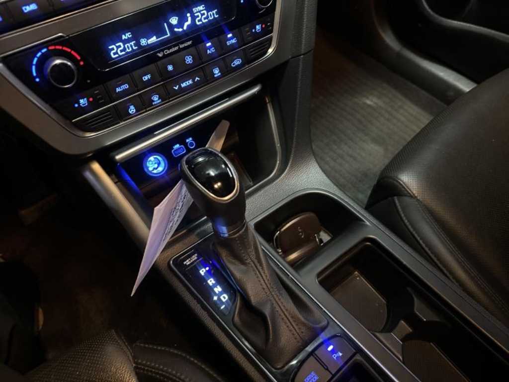 HYUNDAI Sonata - Vista 8