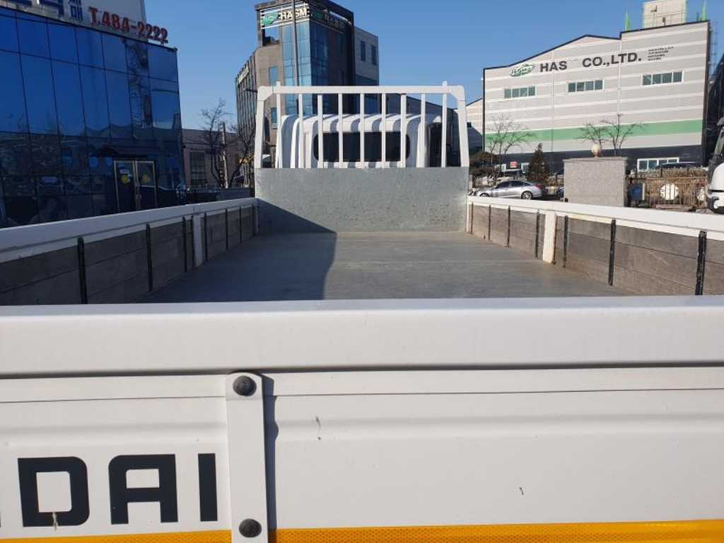 medium and large cargo truck - Vista 4