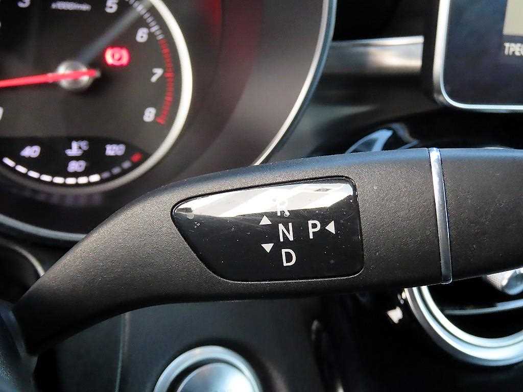 Mercedes Benz GLC Class - Vista 11