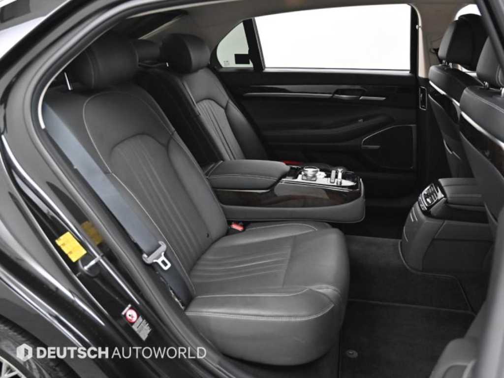 Genesis G90 - Vista 12