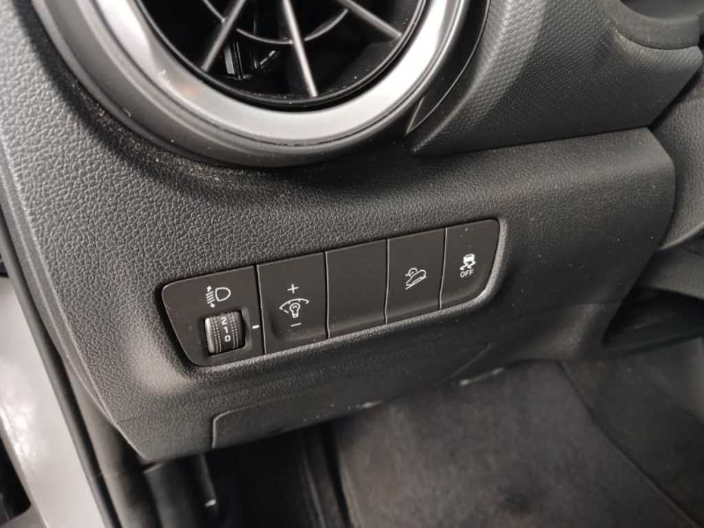 HYUNDAI Kona - Vista 12