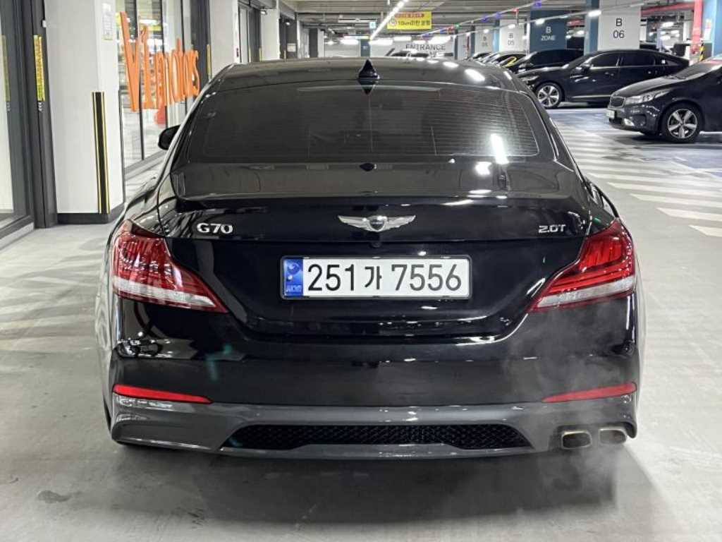 Genesis G70 - Vista 6