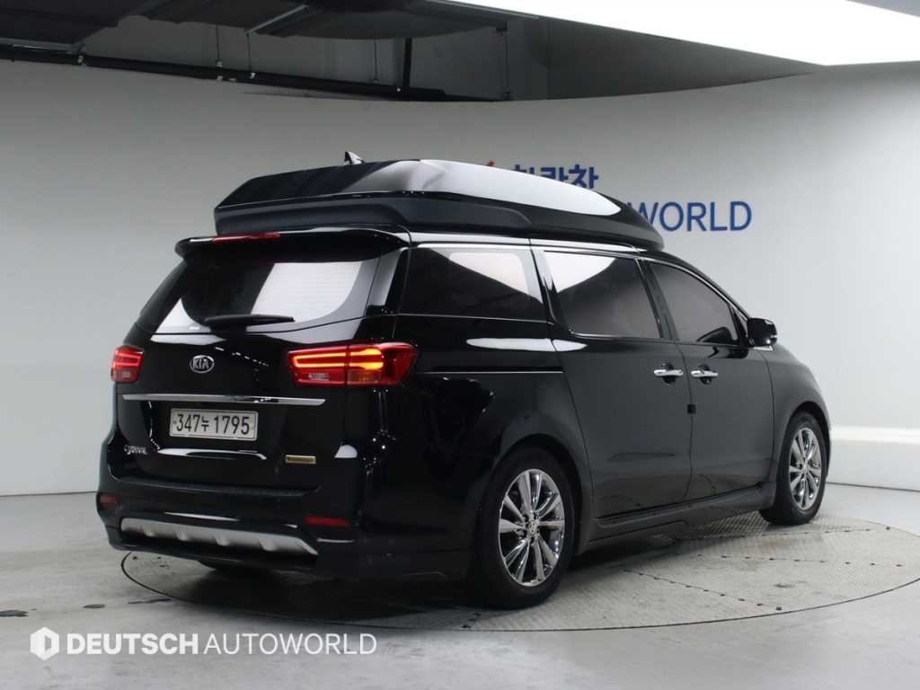 KIA Carnival - Vista 2